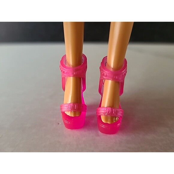 Mattel Barbie Doll 2020 - Picture 10 of 10